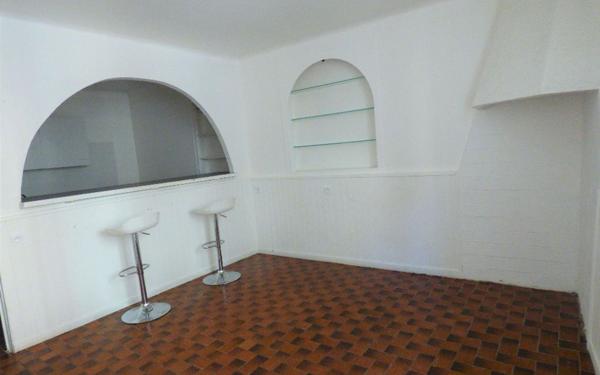 Maison à vendre    3 pièces •  Pia