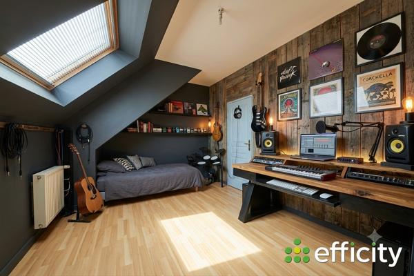 Maison
         5 pièces
        - 142 m² Exclusivité 319 000 € *