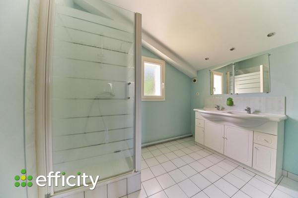 Maison
         5 pièces
        - 142 m² Exclusivité 319 000 € *
