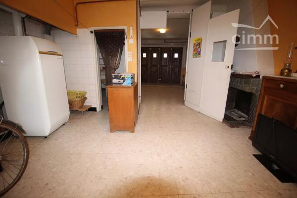 A vendre une maison de village de 97 m² avec une cour et une terrasse.