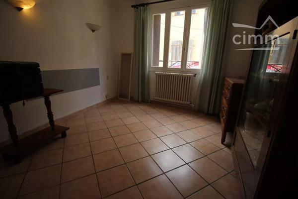 A vendre une maison de village de 97 m² avec une cour et une terrasse.