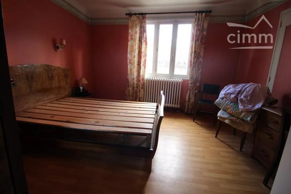 A vendre une maison de village de 97 m² avec une cour et une terrasse.