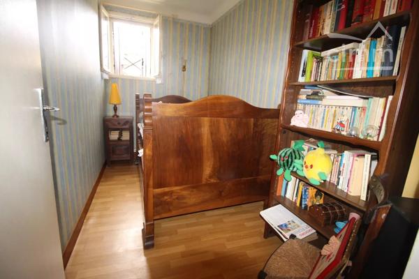 A vendre une maison de village de 97 m² avec une cour et une terrasse.
