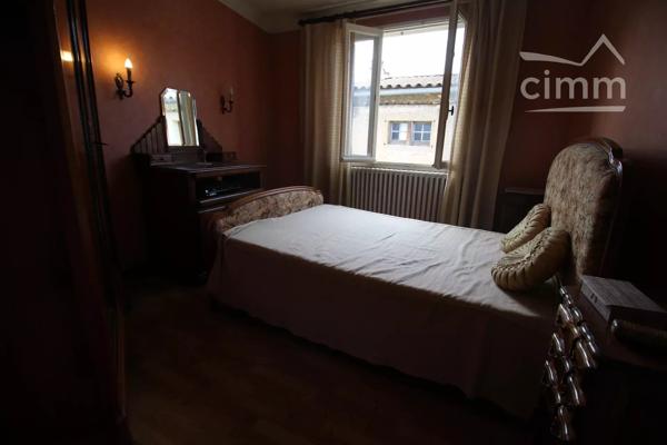 A vendre une maison de village de 97 m² avec une cour et une terrasse.