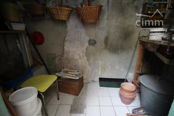 A vendre une maison de village de 97 m² avec une cour et une terrasse.
