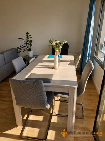 Vente                                                      Appartement
                        
                     4 pièces                      84 m2                     à Nanterre