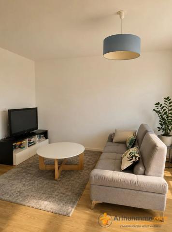 Vente                                                      Appartement
                        
                     4 pièces                      84 m2                     à Nanterre