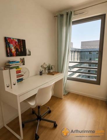 Vente                                                      Appartement
                        
                     4 pièces                      84 m2                     à Nanterre