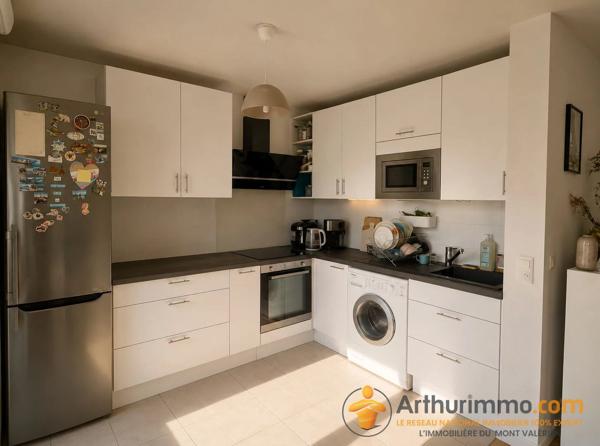 Vente                                                      Appartement
                        
                     4 pièces                      84 m2                     à Nanterre