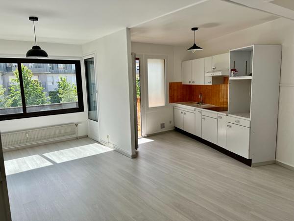T2 avec balcon, garage et cave, premier étage