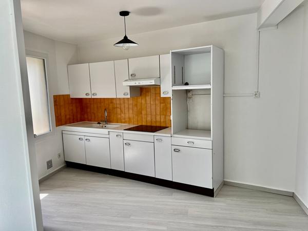 T2 avec balcon, garage et cave, premier étage