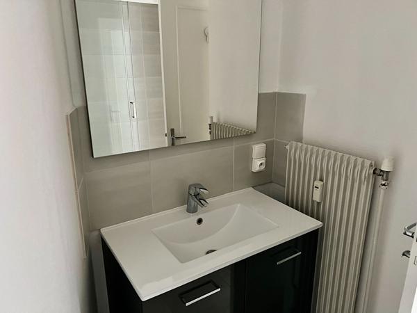 T2 avec balcon, garage et cave, premier étage