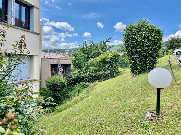 T2 avec balcon, garage et cave, premier étage
