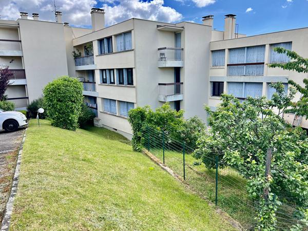 T2 avec balcon, garage et cave, premier étage