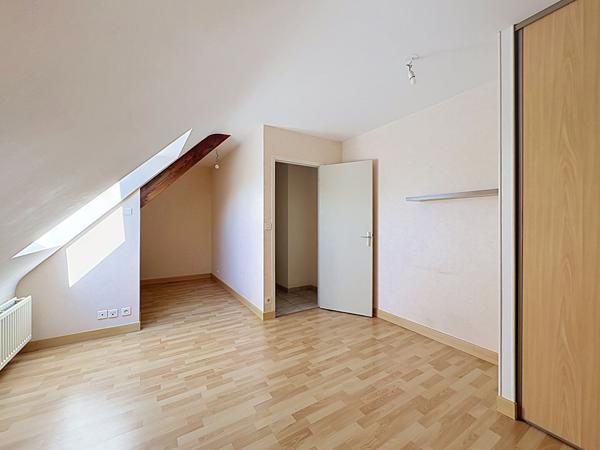 Maison limite ANGERS et SAINT BARTHELEMY D'ANJOU de 7 pièces avec 5 chambres, 137 m² habitables avec jardin et garage !