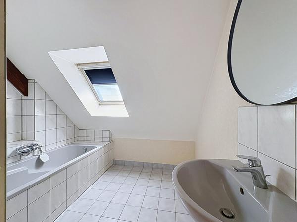 Maison limite ANGERS et SAINT BARTHELEMY D'ANJOU de 7 pièces avec 5 chambres, 137 m² habitables avec jardin et garage !