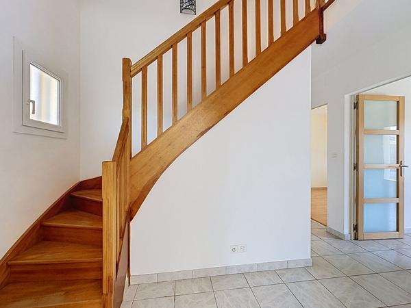 Maison limite ANGERS et SAINT BARTHELEMY D'ANJOU de 7 pièces avec 5 chambres, 137 m² habitables avec jardin et garage !