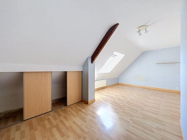 Maison limite ANGERS et SAINT BARTHELEMY D'ANJOU de 7 pièces avec 5 chambres, 137 m² habitables avec jardin et garage !