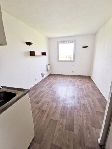 A LOUER STUDIO 17m² + PARKING - CERGY SAINT CHRISTOPHE