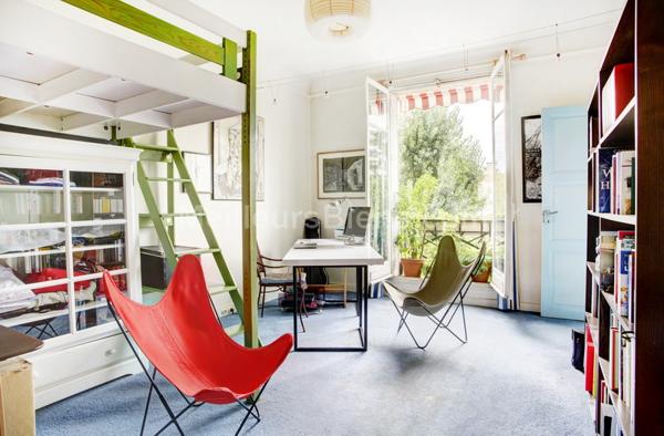 Calme et charme de l'ancien pour cet appartement familial et de réception idéalement situé