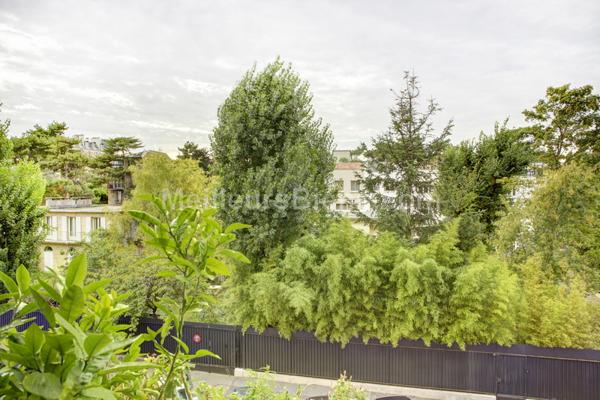 Calme et charme de l'ancien pour cet appartement familial et de réception idéalement situé