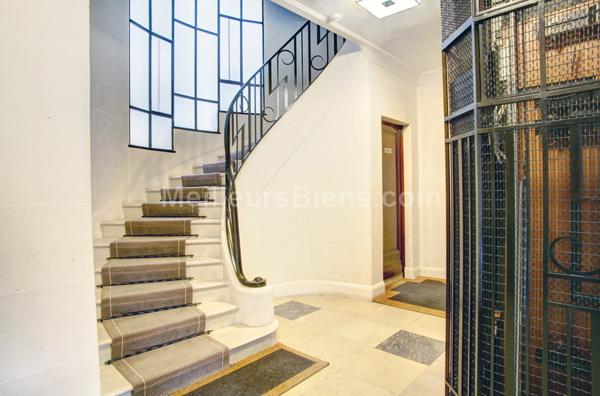 Calme et charme de l'ancien pour cet appartement familial et de réception idéalement situé