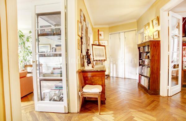 Calme et charme de l'ancien pour cet appartement familial et de réception idéalement situé