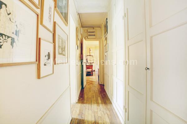 Calme et charme de l'ancien pour cet appartement familial et de réception idéalement situé