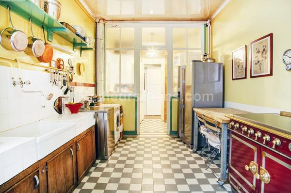 Calme et charme de l'ancien pour cet appartement familial et de réception idéalement situé