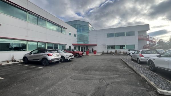 Bureaux à vendre à l'Est d'Orléans, 298 m² proche de la Tangentielle.