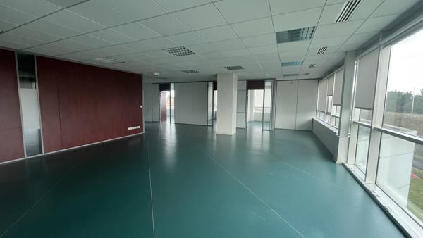 Bureaux à vendre à l'Est d'Orléans, 298 m² proche de la Tangentielle.