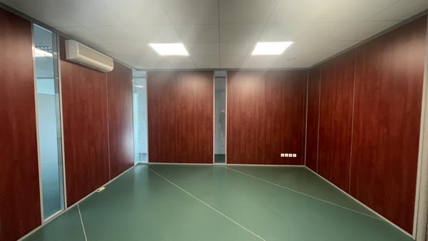 Bureaux à vendre à l'Est d'Orléans, 298 m² proche de la Tangentielle.