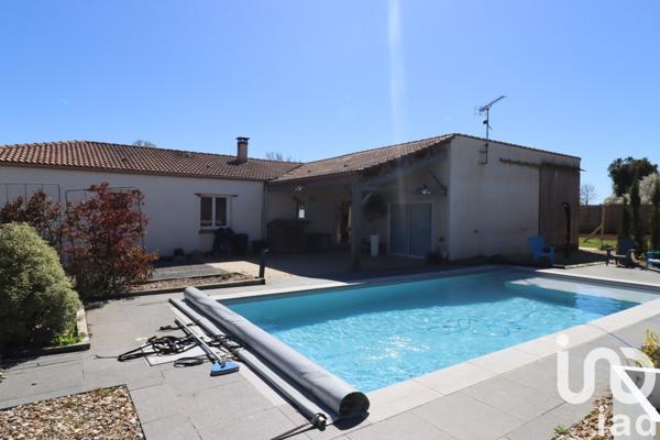 Pavillon 7 pièces de 165 m² à Essarts en Bocage (85140)