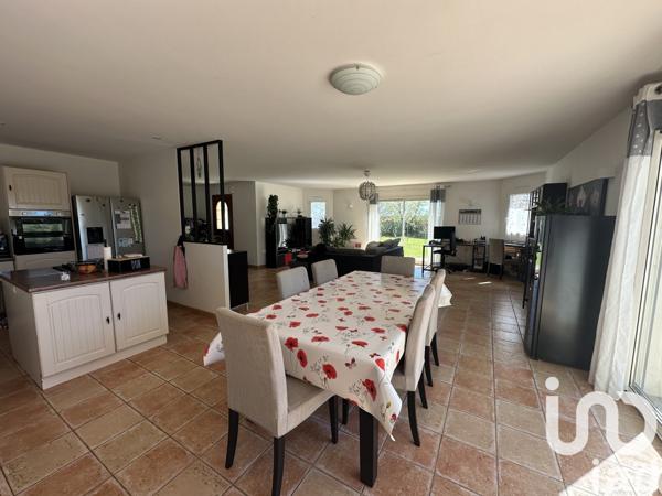 Pavillon 7 pièces de 165 m² à Essarts en Bocage (85140)