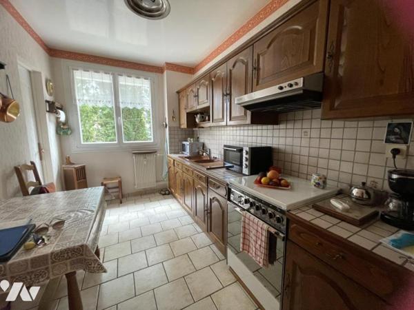CHALONS, Appartement de 2 pièces. balcon. Stationnement.