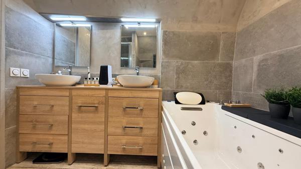 Appartement
         3 pièces
        - 80 m² Exclusivité 235 000 € *