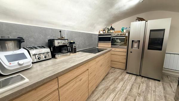 Appartement
         3 pièces
        - 80 m² Exclusivité 235 000 € *