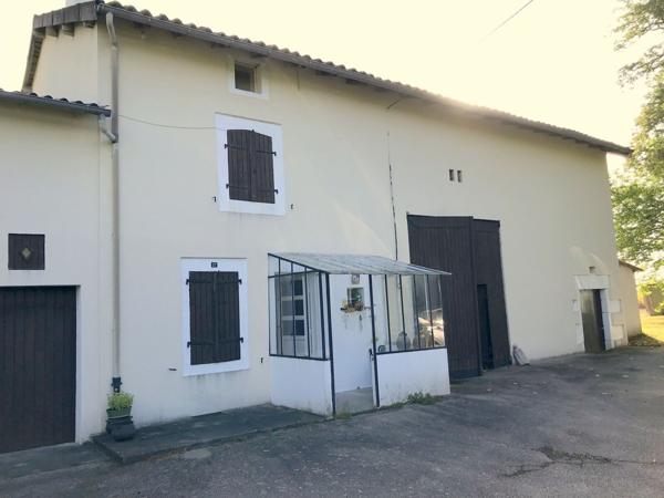 Propriété Familiale : 2 maisons, 19 ha hangar, grange; typé équin.