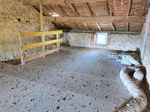 Propriété Familiale : 2 maisons, 19 ha hangar, grange; typé équin.