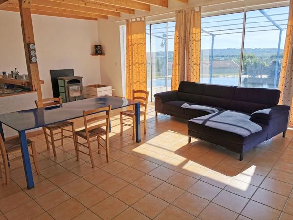 Propriété Familiale : 2 maisons, 19 ha hangar, grange; typé équin.