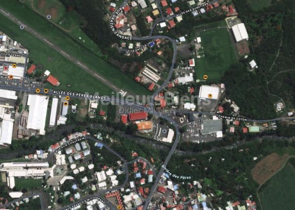 Magnifique terrain constructible de 3000 m2 à Baillif en zone UY