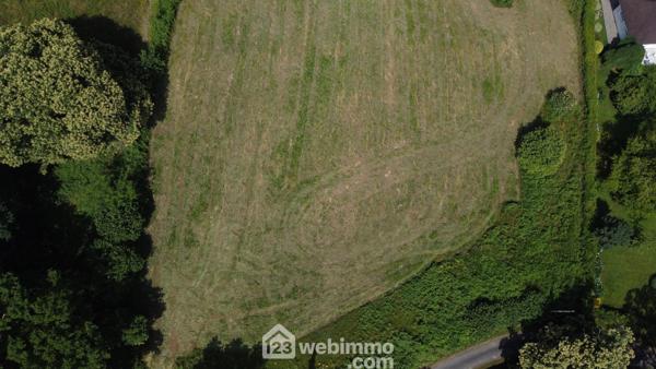 Terrain constructible 1600 m² à Nay 64800