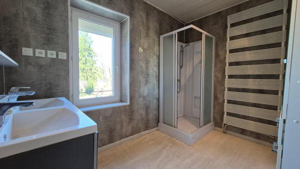 A VISITER SANS TARDER !!!  Seulement à 15 MINUTES DE VICHY !!!