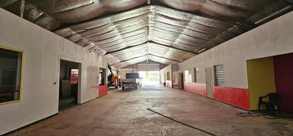 HANGAR & BUREAUX pour PROFESSIONNELS à VENDRE à KOUROU