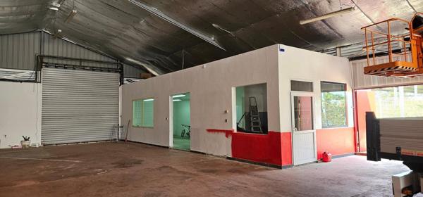 HANGAR & BUREAUX pour PROFESSIONNELS à VENDRE à KOUROU