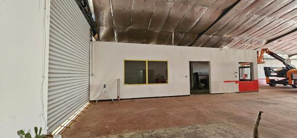 HANGAR & BUREAUX pour PROFESSIONNELS à VENDRE à KOUROU