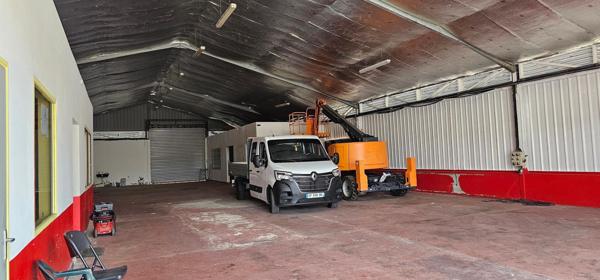 HANGAR & BUREAUX pour PROFESSIONNELS à VENDRE à KOUROU