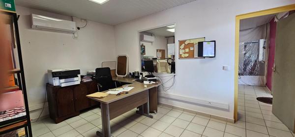 HANGAR & BUREAUX pour PROFESSIONNELS à VENDRE à KOUROU
