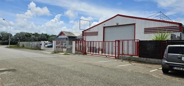 HANGAR & BUREAUX pour PROFESSIONNELS à VENDRE à KOUROU