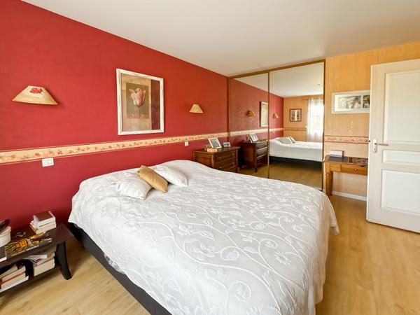Maison de plain-pied avec jardin paysagé de 1 000 m² et terrasse exposée sud
